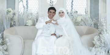 Syed Saddiq Abdul Rahman dan Bella Astillah selepas selesai majlis akad nikah di Kuala Lumpur semalam.