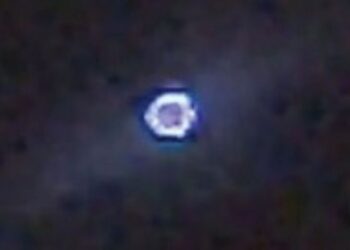 DUA pelayar menyaksikan UFO bercahaya. - National UFO Reporting Center