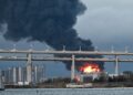 GAMBAR fail asap menjulang selepas serangan udara Ukraine ke atas terminal minyak di Saint Petersburg. - AFP