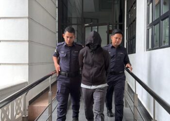 MOHD. Nazri Abdul Razak dibawa keluar dari Mahkamah Tinggi Ipoh hari ini selepas selesai prosiding kes menyebabkan kematian tanpa niat yang dihadapinya tiga tahun lalu.