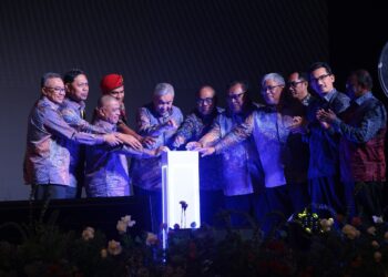 AHMAD Zahid Hamidi  (lima dari kiri) pada Majlis Peluncuran Bulan Kesiapsiagaan Nasional 2026 di Pusat Konvensyen Ipoh hari ini.