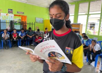 KUMPULAN Sasterawan Kavyan mengendalikan program bahasa dan sastera kebangsaan di SJKT sejak 2004. – IHSAN PENULIS