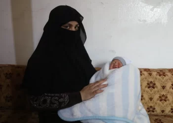SAKHAA al-Mousa kehilangan suami dan dua anak lelakinya dalam gempa bumi dan melahirkan seorang lagi anak lelaki beberapa hari selepas ditarik keluar dari bawah runtuhan di Atarib, barat laut Syria. -Al Jazeera