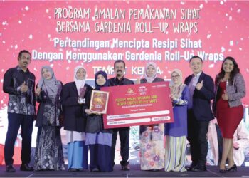 MAJLIS penyampaian hadiah kepada pemenang tempat kedua pertandingan mencipta resipi sihat anjuran Gardenia Bakeries, SMK Paka, Terengganu.