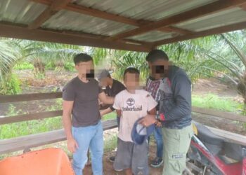 DUA buruh Indonesia yang ditahan oleh anggota polis dari Bahagian Siasatan Jenayah Narkotik IPD Mukah di dua lokasi berasingan kerana terlibat penyalahgunaan dadah.