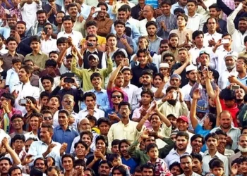 PENDUDUK India dijang­ka mencecah 1.4286 bili­on, 2.9 juta lebih daripada China iaitu pada 1.4257 bilion. – AGENSI