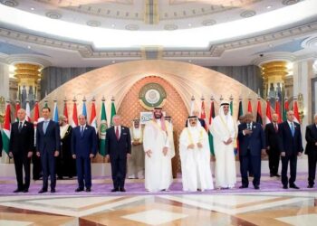 PEMIMPIN negara Arab bergambar kenangan ketika sidang kemuncak Liga Arab di Jeddah. - AGENSI