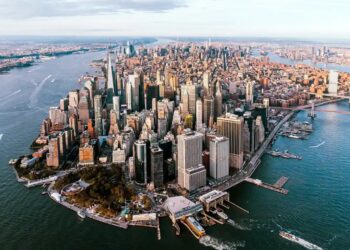 KAWASAN perairan sekitar bandar New York meningkat kira-kira 22 sentimeter sejak 1950. - AGENSI