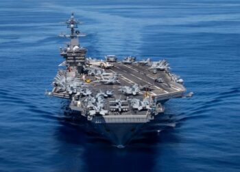 KAPAL induk kelas Nimitz, USS Carl Vinson (CVN 70) berlayar di Lautan Pasifik bagi operasi maritim rutin. – PETTY OFFICER 3RD CLASS OLYMPIA