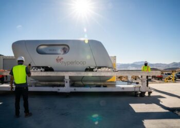 KAPSUL hyperloop yang dibangunkan Virgin Group ketika uji cuba di Las Vegas, baru-baru ini. – AGENSI