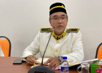 ADLY Zahari ketika sidang akhbar PH Melaka di Bukit Katil, Melaka. - UTUSAN/MUHAMMAD SHAHIZAM TAZALI