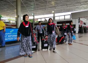 KOS ibadah umrah dapat diturunkan melalui penjimatan kos penginapan jemaah Indonesia.-CNN INDONESIA