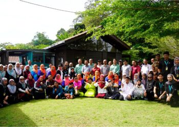 Rodrigo Ribeiro de Araújo bersama para pelajar Pertubuhan Pemulihan Dalam Komuniti (PDK) Nur Hidayah Seri Manjung, di Vale Eco Centre, Lumut.