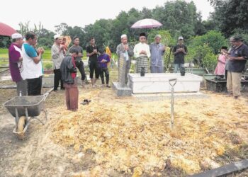 HUKUM menyampaikan tazkirah diperkuburan sesudah atau semasa proses pengebumian pernah menjadi perbahasan dalam kalangan para ulama. – GAMBAR HIASAN