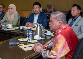 MOHAMAD Sabu ketika pertemuan dengan FLFAM di MAFS, Putrajaya. - GAMBAR IHSAN MAFS