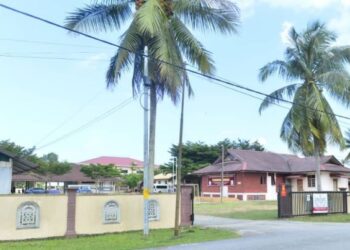 KOMPLEKS rumah anak yatim dan miskin lokasi seorang kanak-kanak lelaki berusia 11 tahun meninggal dunia dipercayai dibelasah pelajar senior di Kuantan, Pahang. - UTUSAN/SHAIKH AHMAD RAZIF
