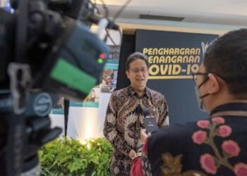 BUDI Gunadi Sadikin menghadiri Anugerah Pengendalian COVID-19 di ibu pejabat Kementerian Kewangan di Jakarta kelmarin.-AGENSI