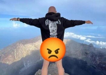 AKSI tidak senonoh seorang lelaki warga Russia di Gunung Agung yang tular di media sosial.-AGENSI