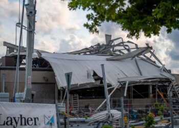 KEADAAN sebuah kilang pengedar mesin binaan di Paderborn, barat Jerman selepas dibadai puting beliung. - AFP