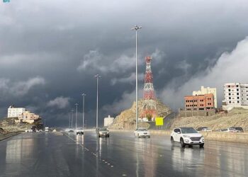 KEBANYAKAN kawasan di Arab Saudi diramalkan dilanda hujan lebat serta angin kencang bermula semalam hingga Khamis ini.