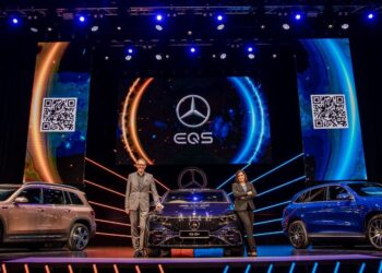 MERCEDES-BENZ Malaysia melancarkan tiga model baharu dalam usahanya menerajui segmen kenderaan elektrik tempatan.