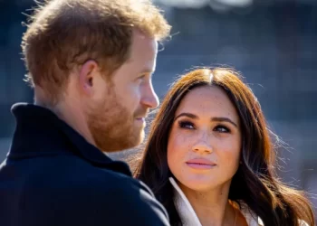 MEGHAN Markle dan anak-anak akan ditinggalkan di AS sementara Harry menghadiri Majlis Pertabalan Raja Charles di United Kingdom. -AGENSI