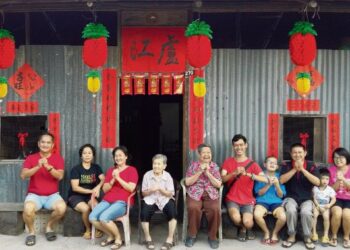 SEBAHAGIAN masyarakat Cina yang mendiami Kampung Baru, Gua Musang, Kelantan. – GAMBAR HIASAN/AIMUNI TUAN LAH