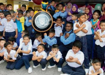 INTEGRITI dan nilai-nilai murni harus disemai dalam kalangan generasi muda semasa mereka masih bersekolah agar menjadi pegangan bila dewasa kelak.