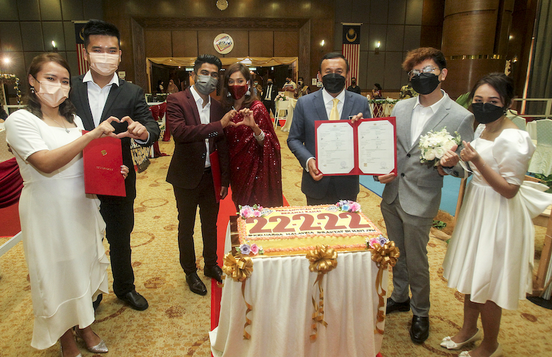 22.2.22, JPN Putrajaya daftarkan 60 pasangan perkahwinan sivil Utusan