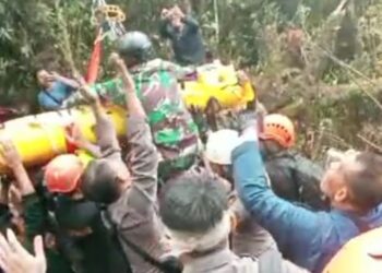 TANGKAP layar menunjukkan Ketua Polis Jambi, Inspektor Rusdi Hartono berjaya diselamatkan. - ANTARA
