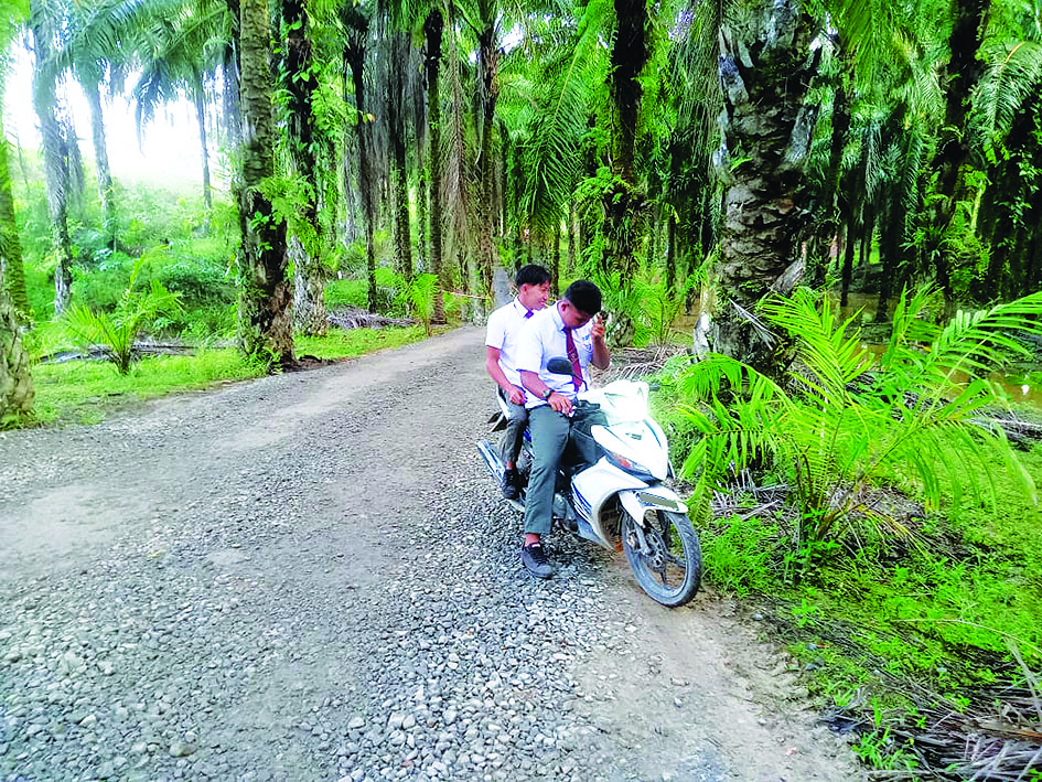 Terpaksa tempuh laluan berkerikil, undang bahaya