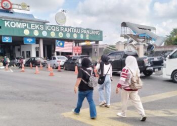 ICQS Rantau Panjang sesak apabila warganegara Thailand yang bekerja di negara ini pulang menyambut Ramadan. - FOTO/ROHANA ISMAIL