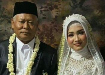 PERBEZAAN jarak umur terlalu jauh tidak menghalang pasangan ini mengikat tali perkahwinan di Jawa Barat.-INSTAGRAM