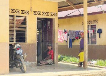 PENDUDUK Orang Asli suku kaum Bateq mengambil keputusan untuk melaksanakan perintah berkurung susulan ancaman harimau di  di Kampung Aring 5, Gua Musang, Kelantan.-UTUSAN/AIMUNI TUAN LAH