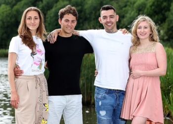 TONY GARNETT (kanan) bersama Sofiia Karkadym menawarkan pasangan kekasih dari Ukraine untuk tinggal bersama mereka di Bradford, England. - NB PRESS