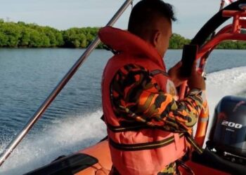 PASUKAN Bomba meneruskan operasi mencari dan menyelamat mangsa dibahan buaya di Sungai Pegagau, Semporna hari ini.