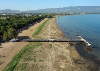 PEMANDANGAN pelabuhan yang pernah dikelilingi air di Tasik Iznik di Bursa, barat laut Turki.– ANADOLU 
AGENCY