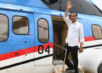 JOKOWI akan menjadi individu pertama menerima suntikan vaksin Covid-19 pada Rabu ini. - AFP