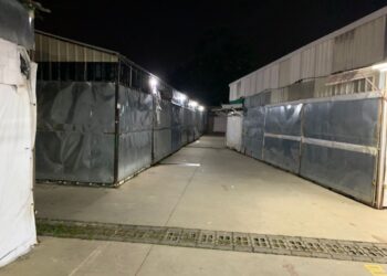 DERETAN gerai di  bazar Uptown Hype di Mines, Seri Kembangan yang terpaksa ditutup kerana tidak menjana pendapatan peniaga.