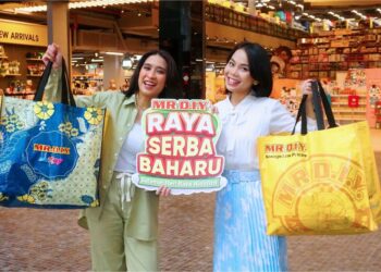 SELEBRITI Ara Johari  (kiri) dan Wanie Kayrie mempromosikan kempen ‘Raya Serba Baharu’ bersama MR D.I.Y. dalam filem web yang akan ditayangkan pada 7 April ini.