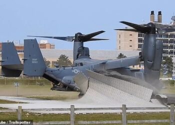 KEADAAN helipad yang musnah selepas pesawat tentera AS melakukan pelepasan di
 Hospital Addenbrooke Cambridge. - AGENSI