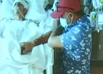 BAPA mangsa mendoakan anaknya sedar dan sembuh daripada kecederaan teruk yang dialami.-WFTV