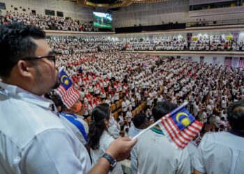 KONVENSYEN Nasional Kerajaan Perpaduan julung kali diadakan di Kuala Lumpur disertai pemimpin-pemimpin utama dari 19 parti politik yang membentuk kerajaan perpaduan. – UTUSAN/FARIZ RUSADIO