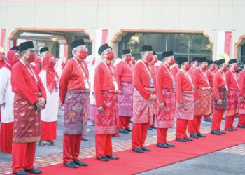 Presiden dan Timbalan Presiden serta Naib-naib Presiden UMNO harus terus berinteraksi dan berunding antara satu sama lain demi kebaikan 
parti. – UTUSAN/AMIR KHALID