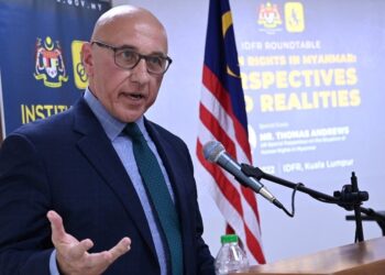 THOMAS Andrews ketika berucap pada sesi meja bulat Institut Diplomasi dan Hubungan Luar Negeri di Kuala Lumpur baru-baru ini. - Foto ihsan Wisma Putra