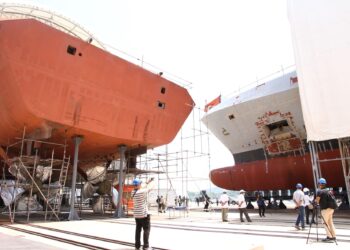 TLDM sepatutnya memperoleh LCS pertama pada April 2019 tetapi sampai kini kapal tersebut belum siap.