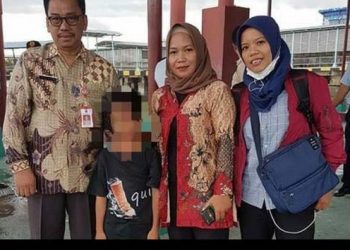 SEORANG budak lelaki di Jakarta, Indonesia menderita penyakit mental suka mencuri akibat sering diberi dadah oleh bapanya sejak bayi. - KOMPAS.COM