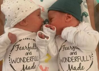 PASANGAN kembar dari Tennessee, Lynda Ann (kiri) dan Timothy Ronald Ridgeway dilahirkan daripada embrio yang  dibekukan lebih 30 tahun lalu.-AGENSI