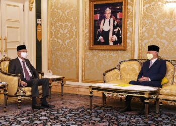 SULTAN Nazrin Muizzuddin Shah berkenan menerima menghadap Ismail Sabri Yaakob untuk mesyuarat Pra-Kabinet di Istana Perak, Kuala Lumpur hari ini.