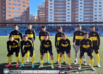 KESEBELASAN utama skuad B-22 negara ketika menentang Mongolia dalam aksi Kumpulan J kelayakan Piala Asia B-23 di Stadium MFF, Ulaanbaatar, hari ini.- IHSAN FAM